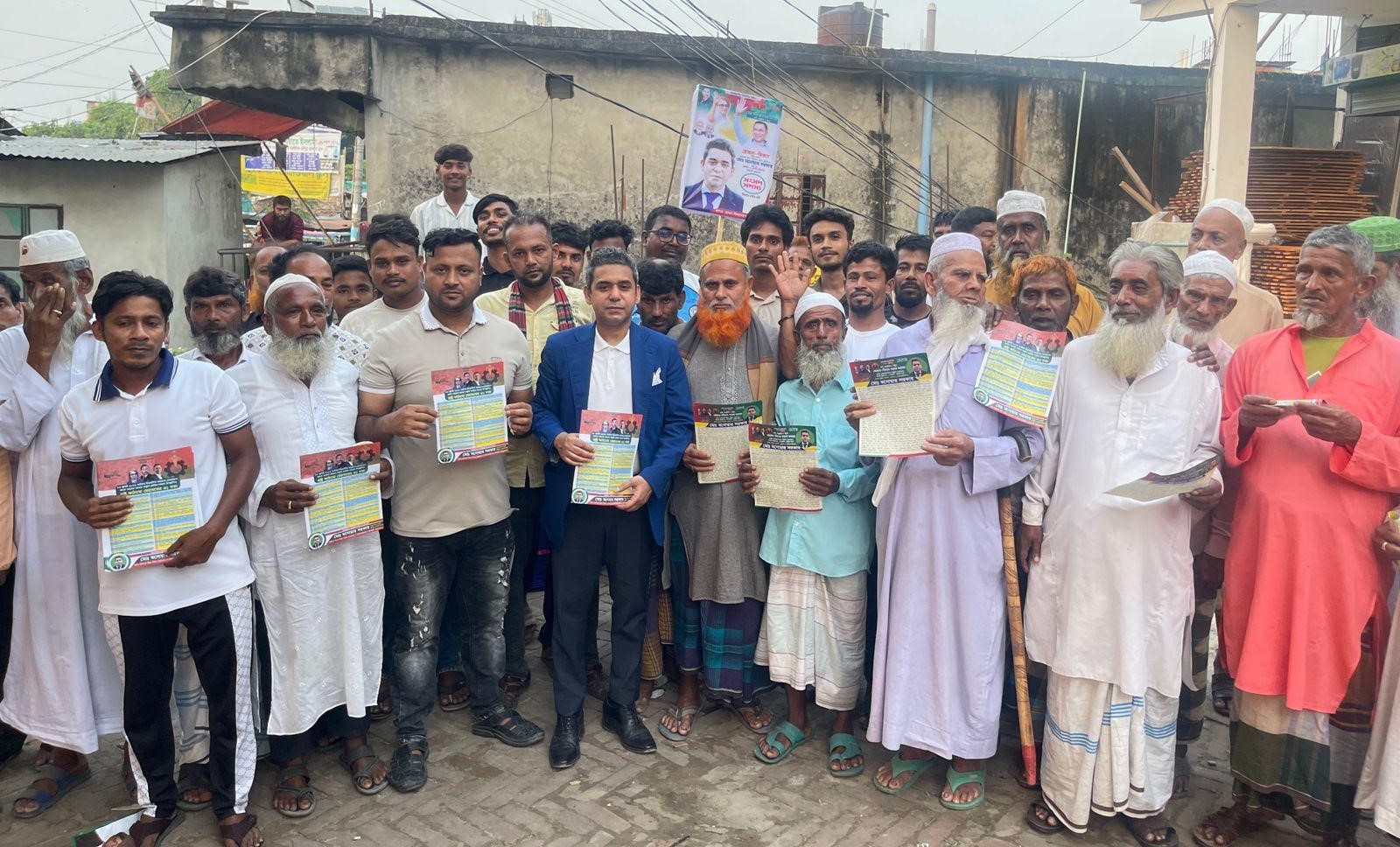 তিতাসে বিএনপি নেতা মনোয়ার সরকারের গণসংযোগ ও লিফলেট বিতরণ